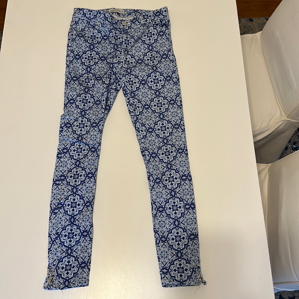 Zara navy/light blue skinny Jean in good condition size 4.